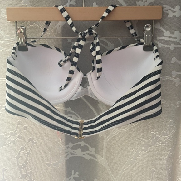 Bikini - Picture 2 of 6